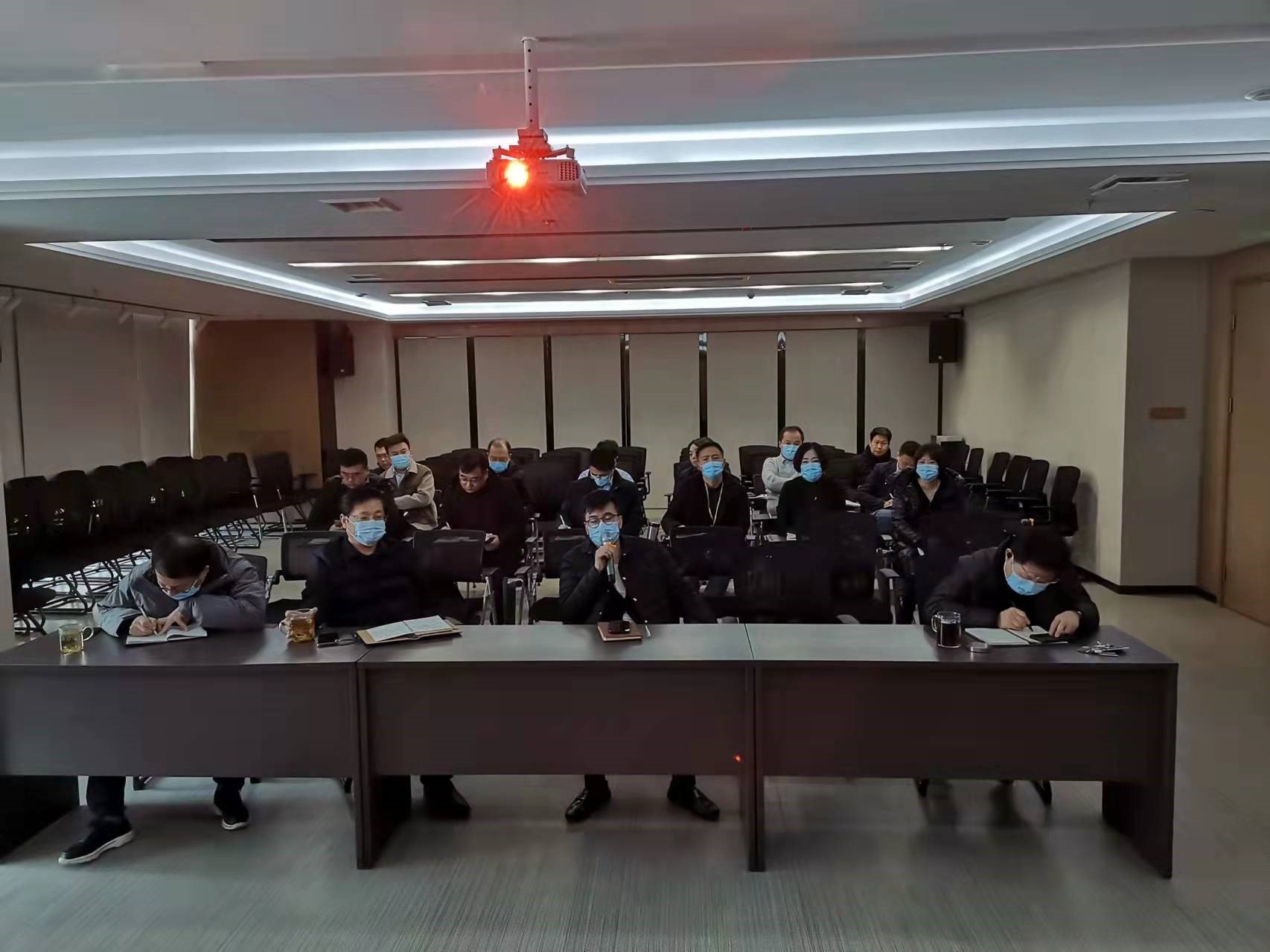 集團(tuán)公司董事長(zhǎng)、總經(jīng)理王禹澄做重要講話